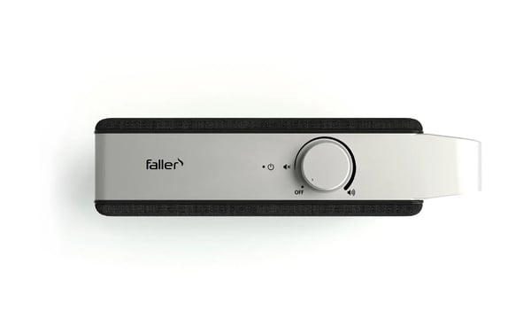 Aufnahme des OSKAR-Sprachverstärkers von oben mit einer Lautstärkeregelung